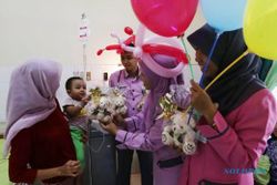 FOTO HARI ANAK NASIONAL : Boneka dan Balon bagi Pasien Anak