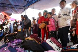 FOTO PENERIMAAN SISWA BARU : Ramainya Pembeli Tas di Sunday Market