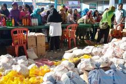 FOTO LEBARAN 2015 : Begini Pasar Murah Pemkab Madiun