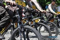 PENCURIAN SUKOHARJO : Polisi Blusukan di Pasar Ir Soekarno Gunakan Sepeda