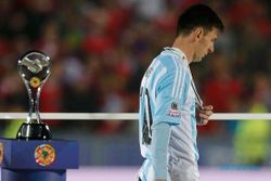VIDEO UNIK SEPAK BOLA : Selfie Paling Tragis Lionel Messi di Copa America 2015