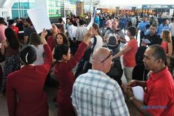 GUNUNG RAUNG MELETUS : Ribuan Calon Penumpang Tertahan di Bandara Ngurah Rai