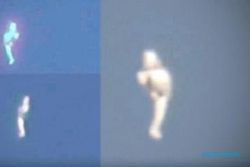 Heboh, Penampakan UFO Mirip Manusia Melayang di Langit