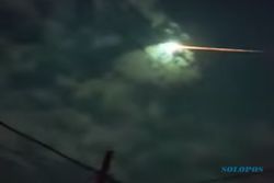 VIDEO UNIK YOUTUBE : Meteor Melintas Bumi Berhasil Terekam Kamera Amatir