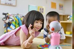 TEKNOLOGI ROBOT : 2 Robot Ini Siap Temani Waktu Belajar Anak Anda