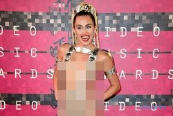 MTV VMA 2015 : Lembaga Pengawas TV AS Kecam Penampilan Miley Cyrus