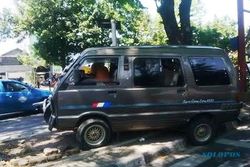 KECELAKAAN SURABAYA : Carry Madiun Naik Median Jalan di Surabaya, Ini Penyebabnya…