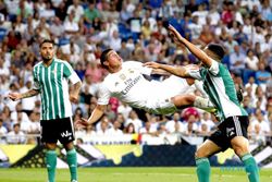 HASIL LAGA LIGA SPANYOL : Real Madrid Pesta Gol di Kandang Sendiri