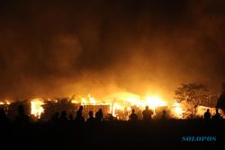 KEBAKARAN BOYOLALI : Pabrik Kiky Terbakar, Warga Malah Selfi