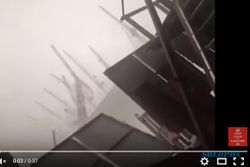 MUSIBAH DI MASJIDIL HARAM : Simak Rekaman Video Detik-Detik Jatuhnya Crane di Arena Tawaf