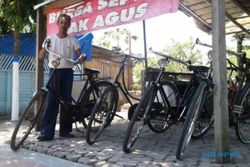 SEPEDA BEKAS : Begini Uniknya Bursa Sepeda Lawas di Jl. Yos Sudarso Madiun…