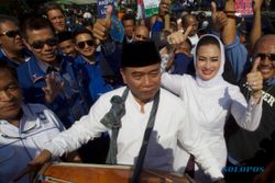 PILKADA 2015 : Pasangan Rasiyo-Lucy Daftar Pilwali Surabaya