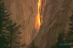 FENOMENA ALAM : Ada Air Terjun Api di Yosemite National Park
