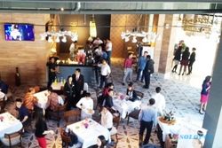 HOTEL DI SURABAYA : Leluasa Menonton Masak Pizza di Java Paragon Hotel
