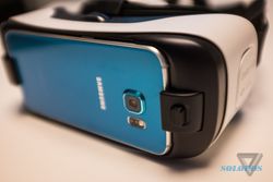 INOVASI TEKNOLOGI : Rilis November 2015, Samsung Gear VR Dihargai Rp1,4 Juta