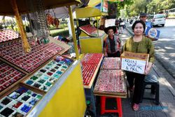 FOTO PKL JOGJA DIGUGAT : Aksi Penggalangan Koin Berlanjut