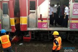 KECELAKAAN KERETA API : Dampak Tabrakan Commuter Line, Jalur KRL Manggarai-Kota Belum Normal