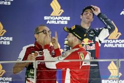 GP F1 SINGAPURA 2015 : Vettel Juara, Hamilton Gagal Finis