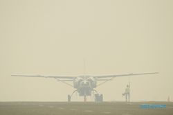 KABUT ASAP : Jarak Pandang 600 M, 30 Penerbangan di Bandara Pekanbaru Batal
