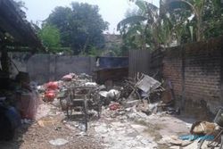 PASAR MADIUN : Duh, Tak Diangkut, Pedagang Pasar Nglames Bakar Sampah…