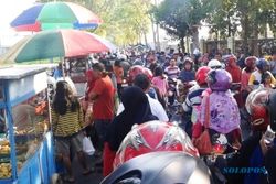 CAR FREE DAY MADIUN : Banjir Pedagang, Aktivitas Jl. Taman Praja Madiun Tak Layak Disebut CFD!