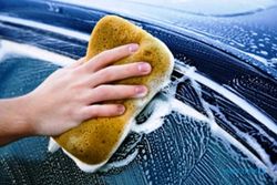 TIPS OTOMOTIF : Awas, Ini Bahaya Cuci Mobil Pakai Spons!