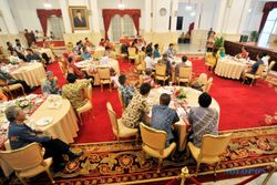 KEGIATAN PRESIDEN : Jokowi Ajak Makan Siang Rektor. Ini Daftar 23  Rektor Yang Diajak 