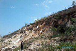 INFO TERKINI : Polisi Gerebek Penambangan Batu Ilegal di Bejiharjo, 1 Orang Diamankan