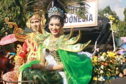 GREBEG SURO 2015 : Putri Indonesia Persahabatan Percantik Kirab Pusaka