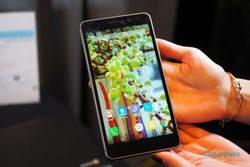 SMARTPHONE TERBARU : Lenovo Perkenalkan Dua Phablet Terbaru