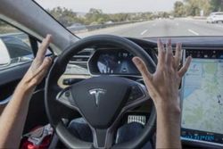 MOBIL TESLA : Salip Google Car, Tesla S Kini Bisa Autopilot
