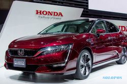 MOBIL HONDA : Honda Clarity, Big Sedan Saingan Toyota Mirai