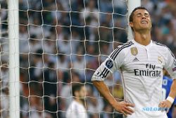 KABAR PEMAIN : Jatuh Saat Latihan, Ronaldo Bikin Waswas