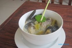 KULINER SOLO : Resto Ini Sajikan Garang Asem Ikan Mas