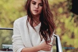 KABAR ARTIS : Selena Gomez Sakit Lupus, Justin Bieber Tunjukkan Perhatian 