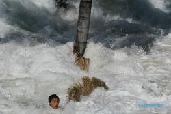 ANTISIPASI BENCANA ALAM : BPBD Bantul Lakukan Simulasi Tsunami