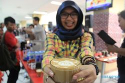 FESTIVAL KOPI KARANGANYAR : Pertunjukan Latte Art Pukau Pengunjung