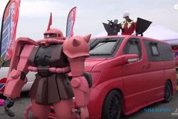 MODIFIKASI MOBIL : Nissan Elgrand Ini Disulap Jadi Mobil Gundam