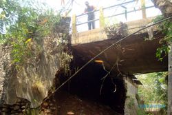 KERUSAKAN INFRASTRUKTUR SRAGEN : Fondasi Jembatan Bogadung Ambrol, Jalur Kedawung-Sambirejo Ditutup