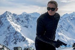 FILM BARU : “Spectre” Diserbu Penggemar James Bond Soloraya