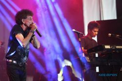 BURSA ROCK 2015 : Dahsyat! Begini Nostalgia Rock ala Ahmad Albar dkk. di Solo