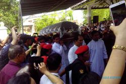 USKUP AGUNG SEMARANG WAFAT : Ribuan Umat Padati Pemakaman Uskup Agung Pujasumarta 