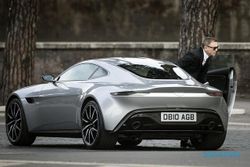 MOBIL JAMES BOND : Modal Rp300.000 Bisa Nonton Mobil Asli James Bond, Mau?