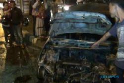 KABAR ARTIS : Mobil Aris "Idol" Ludes Terbakar di Kalimalang