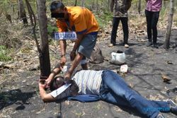 PENEMUAN MAYAT MADIUN : Sadis! Reka Ulang Pembunuhan Mahasiswi di Hutan Saradan