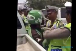 VIDEO KONTROVERSIAL : Heboh! Oknum Polisi Terekam Kamera Pukul Driver Go-Jek