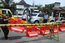 INFO MUDIK 2016 : Polisi Pasang Barikade Pertigaan Benowo