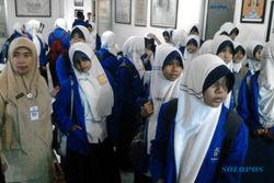 FOTO KUNJUNGAN MEDIA : Peringati Bulan Bahasa, SMP Muhammadiyah 8 Solo Kunjungi Solopos