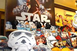 STAR WARS THE FORCE AWAKENS : Wah, Boneka Star Wars Berlisensi Disney dan Lucasfilm Dibikin di Malang!