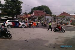 REKAYASA LALIN BOYOLALI : Petugas Ubah Arus Kendaraan Jl. Merapi dan Jl. Merbabu